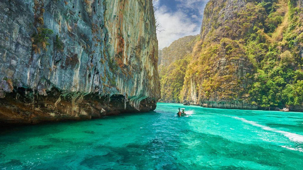 Phi phi island tour by speedboat